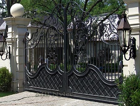 Gate in a courtly style