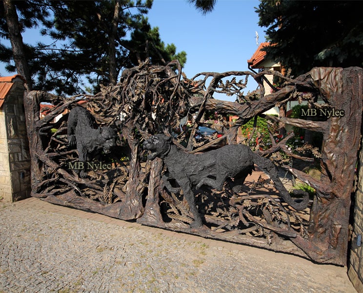 Forged hunting style gate with jaguars