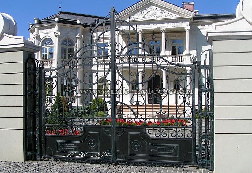 Forged gate in a courtly style