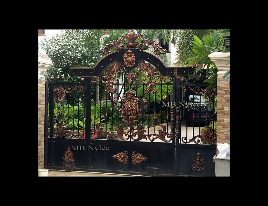 oriental gate iron art Entrance gate to the property in oriental style