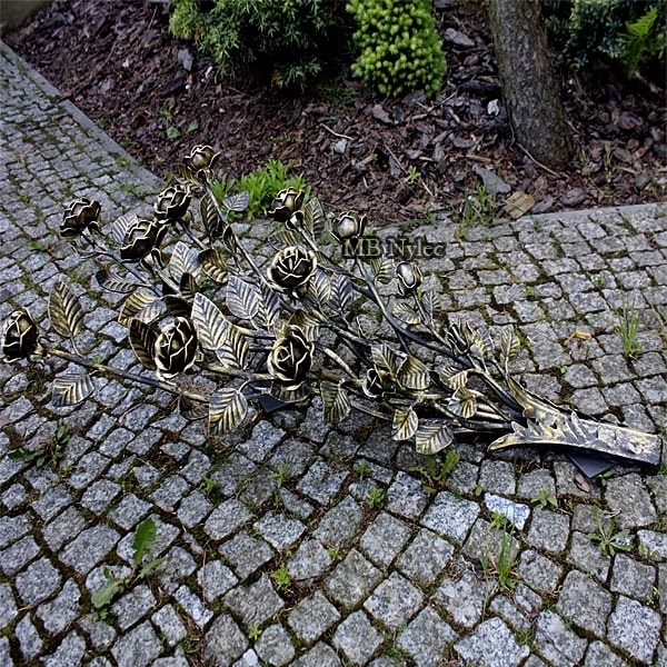 Lying bouquet of forged steel roses metal art Lying bouquet of forged steel roses